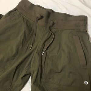 Women’s Lululemon Dance studio pants joggers size 4